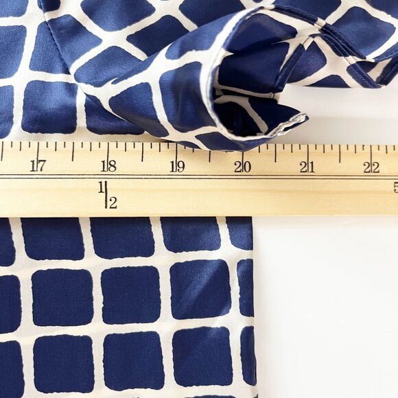 Theory Tile Print Satin Short Sleeve Silk Blouse Navy Blue - Size Medium - Picture 3 of 6